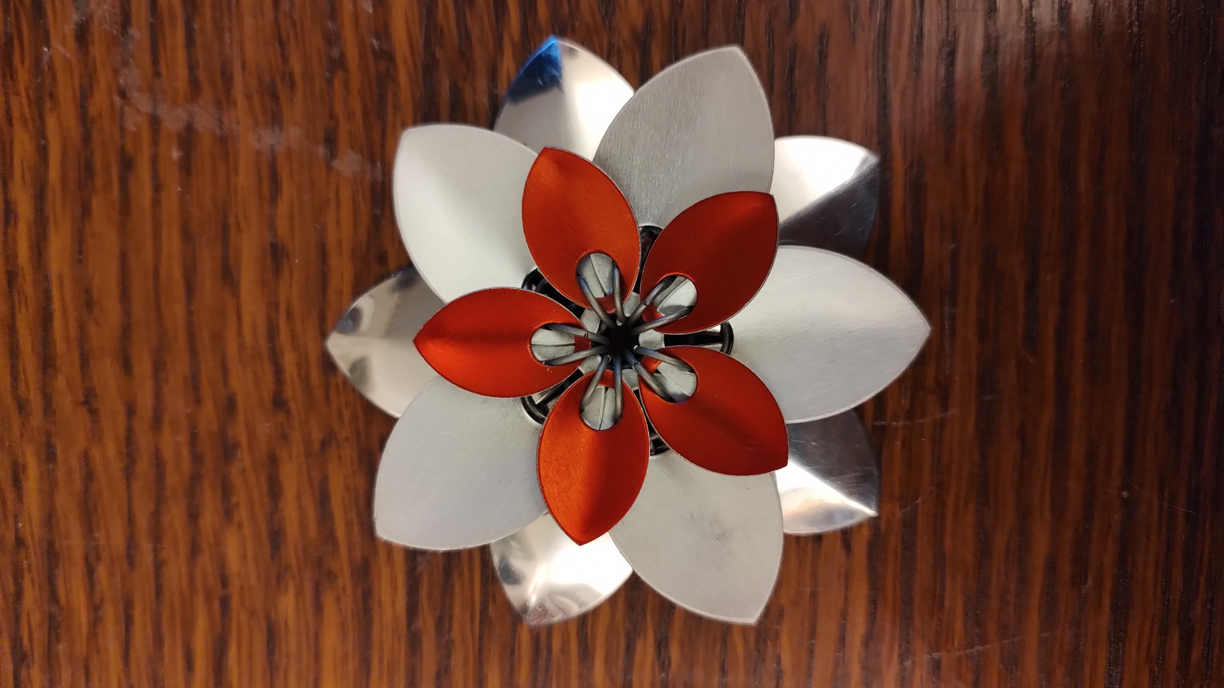 Triple layer scalemail flower